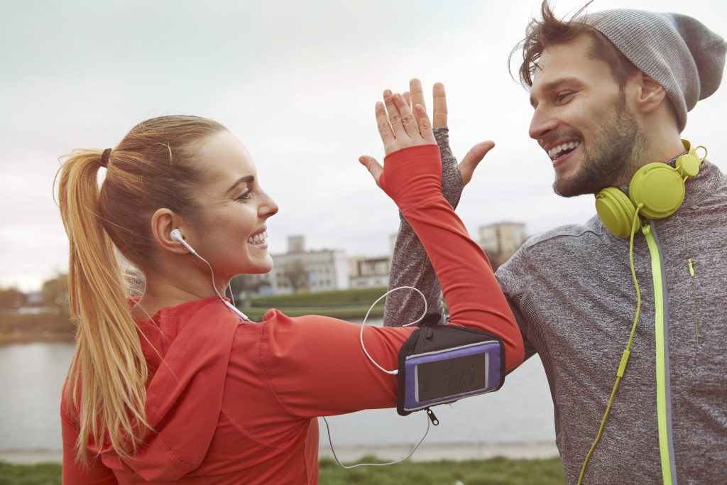 Beneficios del deporte y la actividad física: cómo mejorar tu vida y prevenir lesiones 1 it was really great workout happy sporty couple