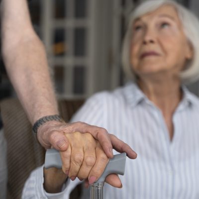 El Alzheimer afecta a millones de personas en el mundo. Conocé cómo prevenirlo, detectarlo a tiempo y cuáles son los tratamientos actuales. El momento de actuar es ahora.