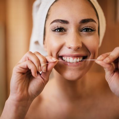 Descubrí por qué la salud bucal es fundamental para tu bienestar, cómo prevenir caries y enfermedades de las encías y qué hábitos incorporar todos los días.