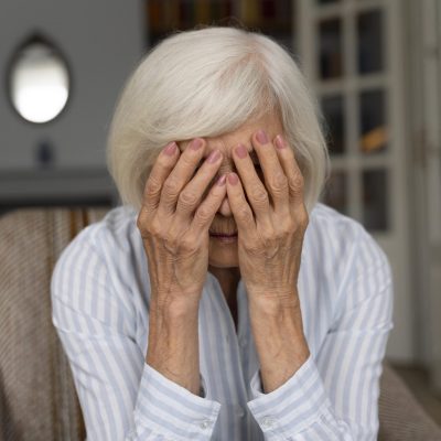 elderly-woman-confronting-alzheimer-s-disease