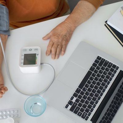 Descubre qué es la hipertensión arterial, sus factores de riesgo y cómo afecta durante el embarazo. Información clara, profesional y actualizada para cuidar tu salud.